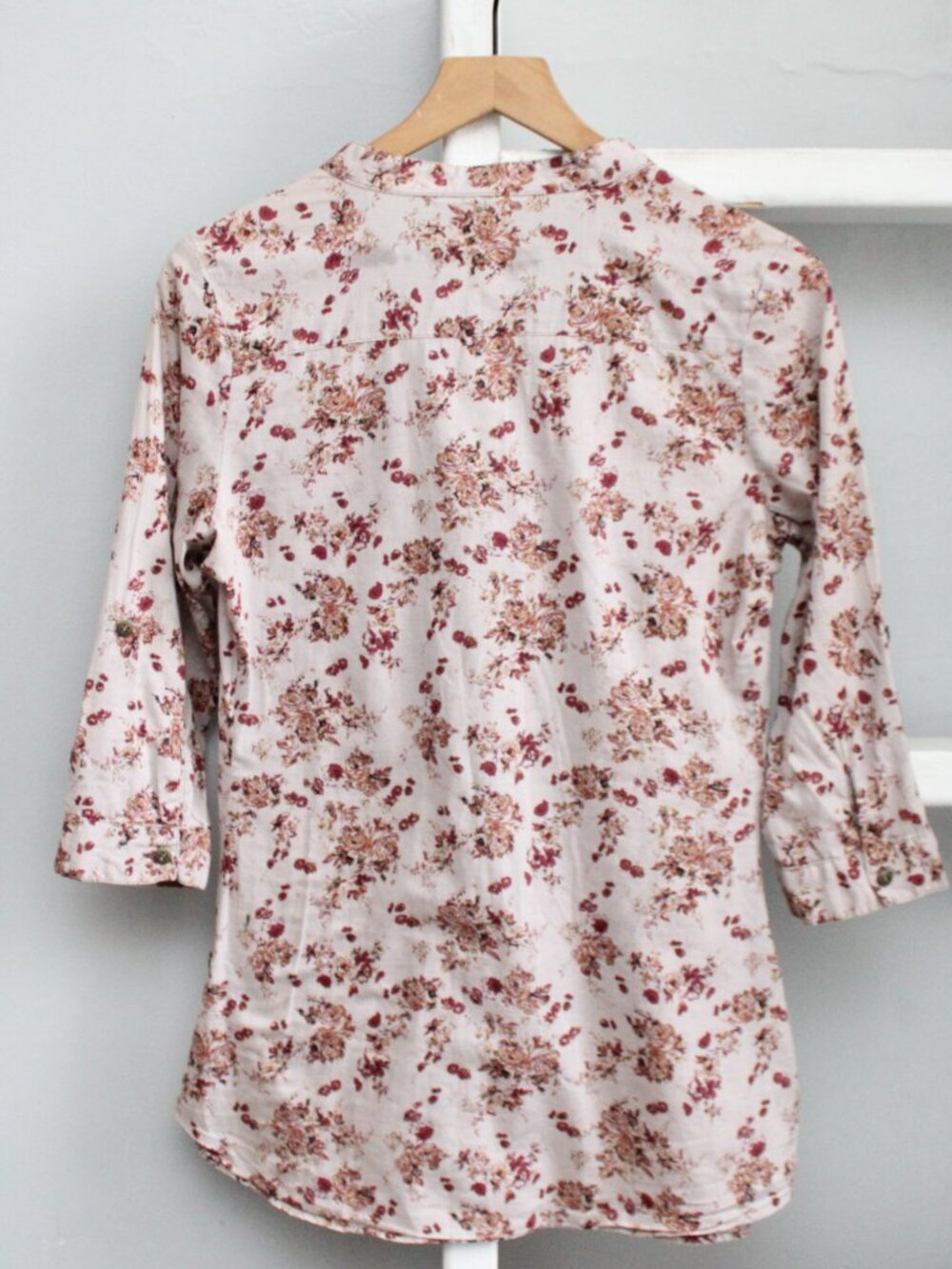 Daytrip Purple Red Floral Print pintuck Placket Button-Up 3/4 Top Blouse Medium - Picture 7 of 9
